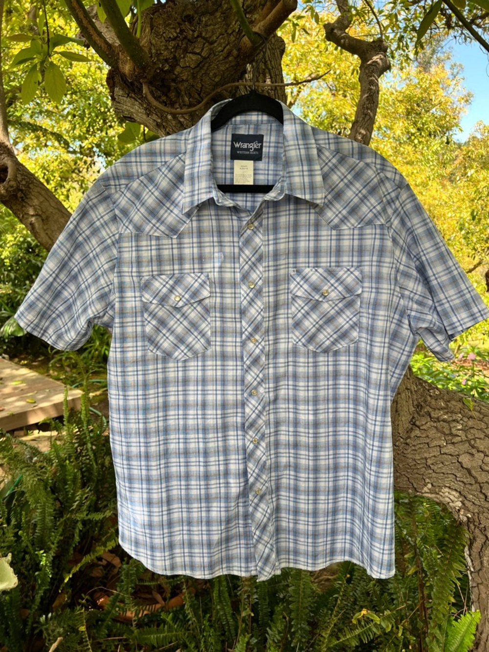 Wrangler Light Blue and White Plaid Short-Sleeve Button-Down Shirt